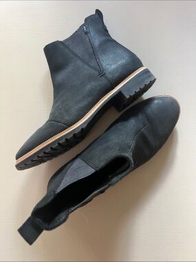 Women’s Tom’s Black Chelsea Boots - Classic Slip-On Style